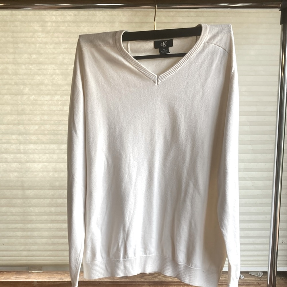 White Calvin Klein sweatshirt